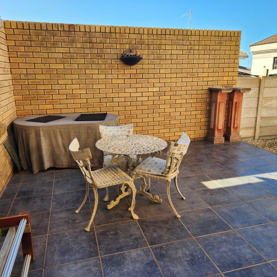 3 Bedroom Property for Sale in Stilbaai Wes Western Cape